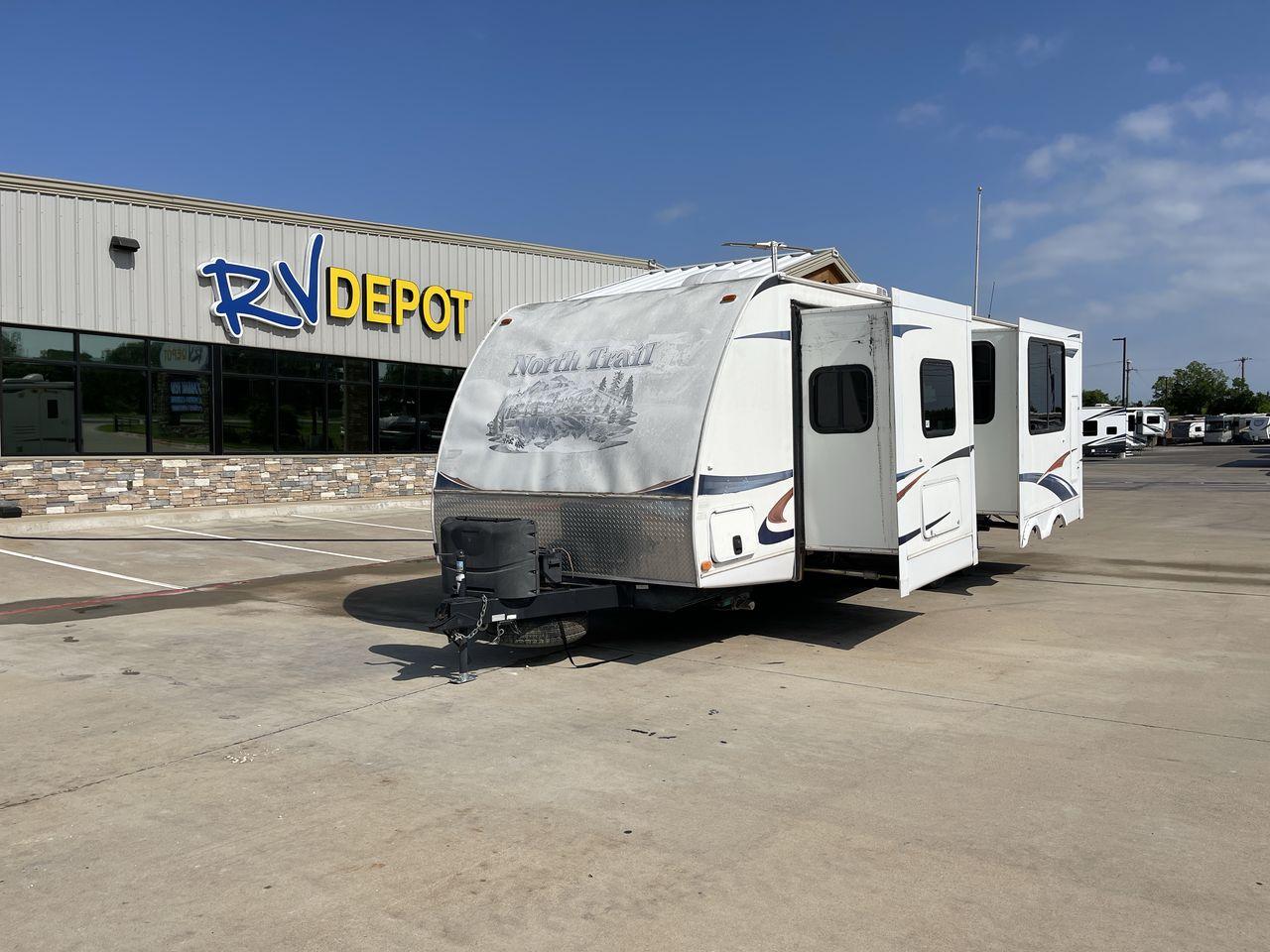 2011 WHITE HEARTLAND NORTH TRAIL 26B (5SFNB3225BE) , Length: 32.5 ft. | Dry Weight: 7,104 lbs. | Gross Weight: 8,600 lbs. | Slides: 2 transmission, located at 4319 N Main Street, Cleburne, TX, 76033, (817) 221-0660, 32.435829, -97.384178 - Enjoy a spontaneous weekend getaway in this 2011 Heartland North Trail 26BRSS Travel Trailer! It is a dual-axle steel wheel setup measuring 32.5 ft. in length and 10.83 ft. in height. It has a dry weight of 7,104 lbs. and a GVWR of 8,600 lbs. It is equipped with automatic heating and cooling rated a - Photo #0