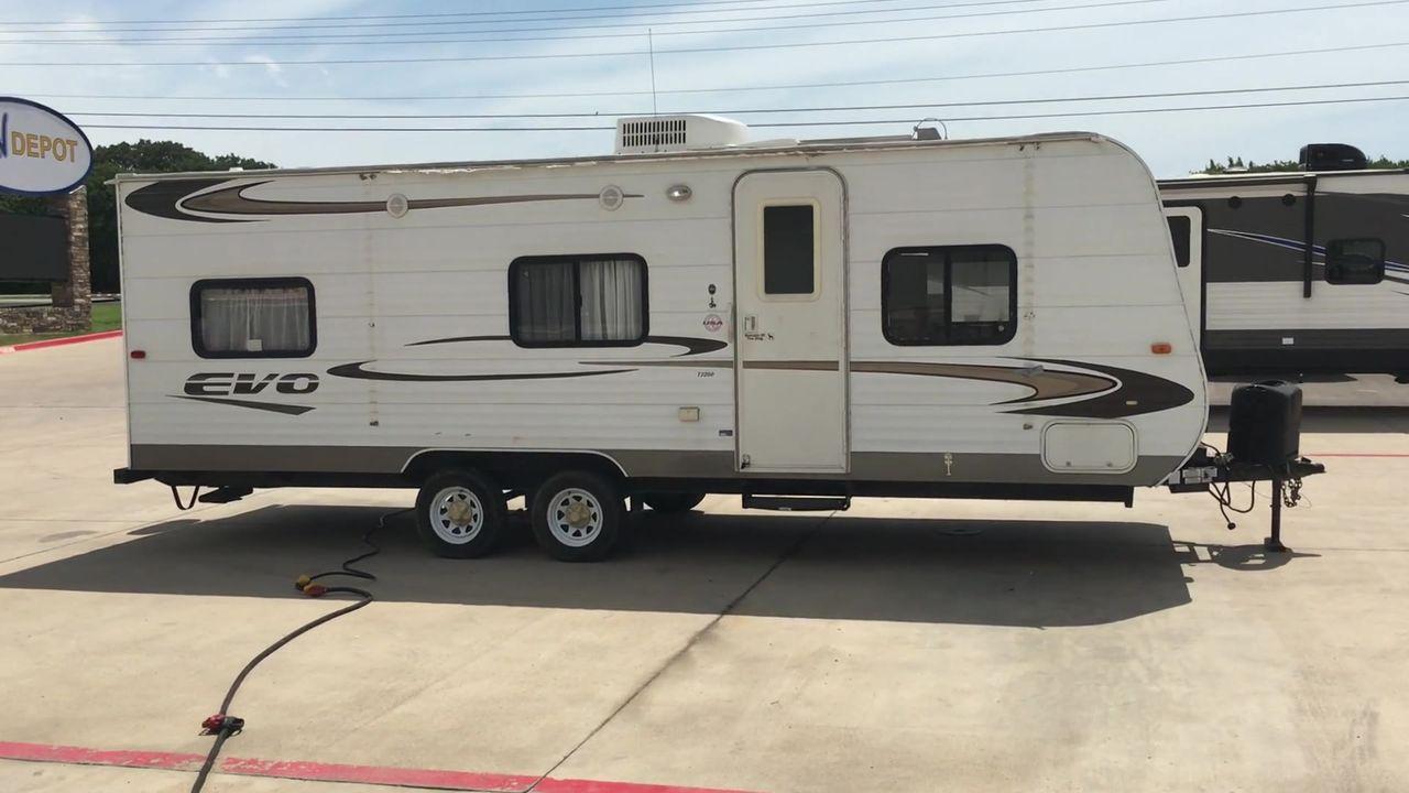 2013 WHITE FOREST RIVER EVO T1860 - (4X4TSJY20DC) , Length: 22.58 ft. | Slides: 0 transmission, located at 4319 N Main Street, Cleburne, TX, 76033, (817) 221-0660, 32.435829, -97.384178 - The 2013 Forest River Evo T1860 Travel Trailer allows you to enjoy the beauty of nature. This 22.58-foot-long trailer is both compact and adaptable, providing a snug haven for your camping activities. While it lacks slides, it compensates with smart design elements and considerate amenities. Step in - Photo #2