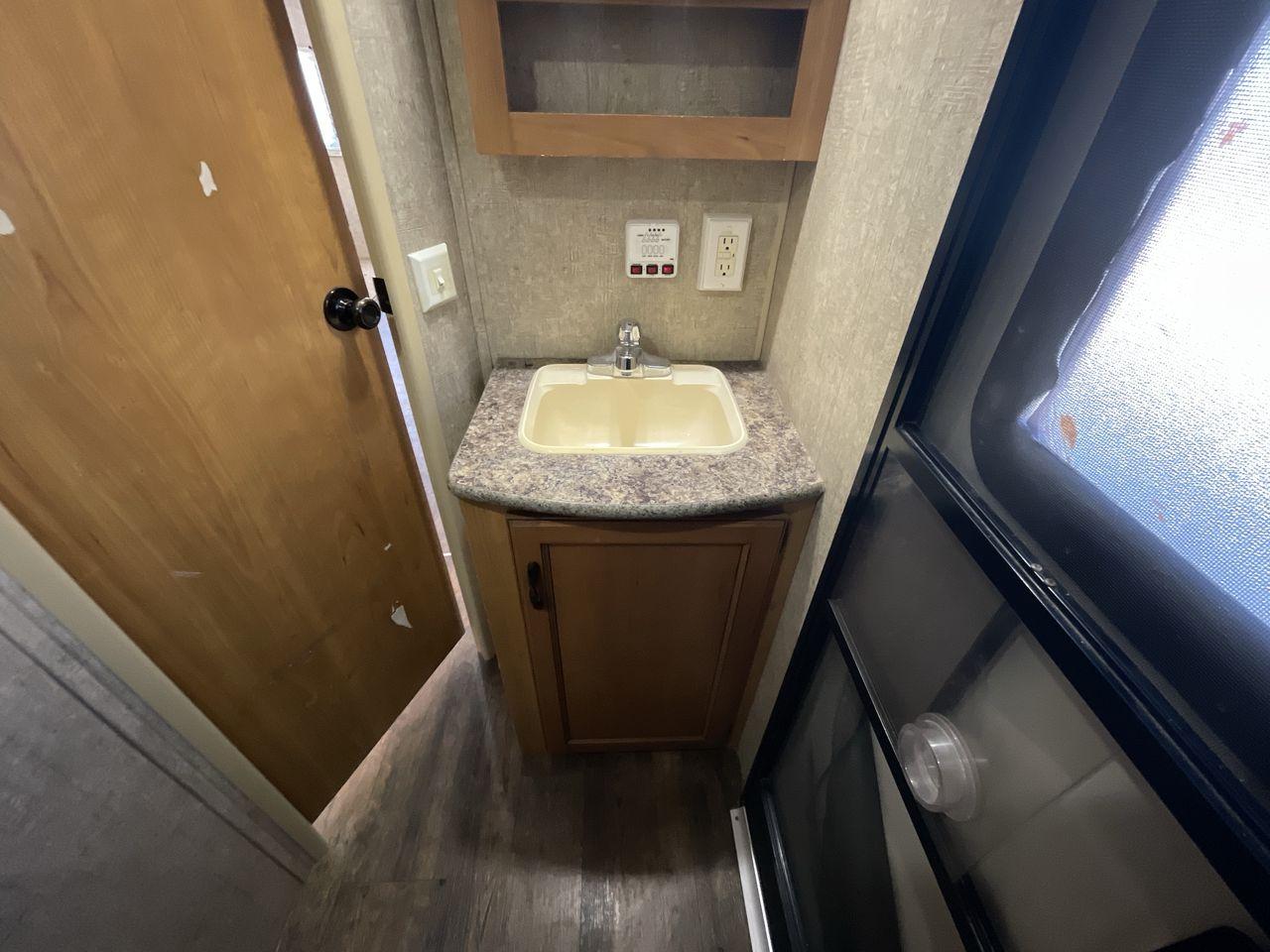 2014 BEIGE KZRV SPREE 282BHS (4EZTL2826E8) , Length: 31.33 ft. | Dry Weight: 5,610 lbs. | Gross Weight: 6,800 lbs. | Slides: 1 transmission, located at 4319 N Main St, Cleburne, TX, 76033, (817) 678-5133, 32.385960, -97.391212 - Photo #16