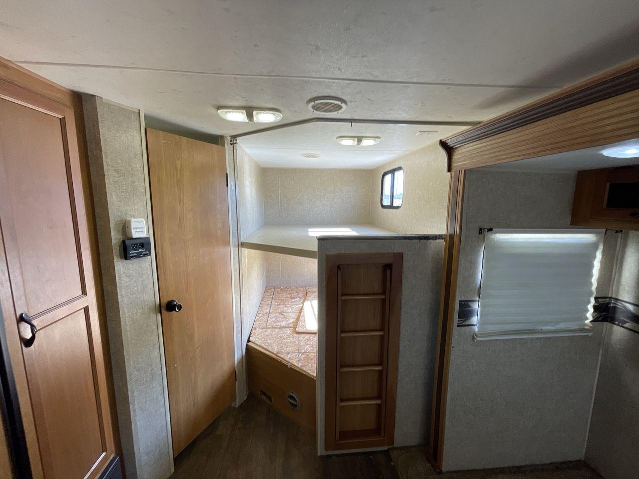 2014 BEIGE KZRV SPREE 282BHS (4EZTL2826E8) , Length: 31.33 ft. | Dry Weight: 5,610 lbs. | Gross Weight: 6,800 lbs. | Slides: 1 transmission, located at 4319 N Main St, Cleburne, TX, 76033, (817) 678-5133, 32.385960, -97.391212 - Photo #19