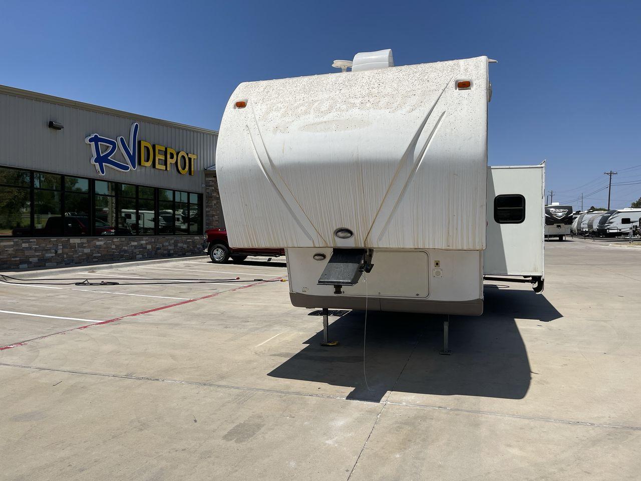 2010 WHITE FLAGSTAFF 8528CKSS - (4X4FFLD20A1) , Length: 30 ft. | Dry Weight: 6,877 lbs. | Slides: 2 transmission, located at 4319 N Main St, Cleburne, TX, 76033, (817) 678-5133, 32.385960, -97.391212 - The 2010 Flagstaff 8528CKSS CT is a well-crafted and compact travel trailer designed for comfort and convenience on the road. With a length of 30 feet 11 inches, a width of 8 feet, and a height of 12 feet 7 inches, this trailer offers a balance of space and maneuverability. Its thoughtful constructi - Photo #0