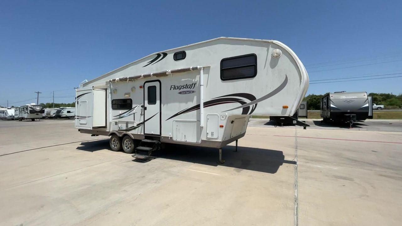 2010 WHITE FLAGSTAFF 8528CKSS - (4X4FFLD20A1) , Length: 30 ft. | Dry Weight: 6,877 lbs. | Slides: 2 transmission, located at 4319 N Main St, Cleburne, TX, 76033, (817) 678-5133, 32.385960, -97.391212 - Photo #3