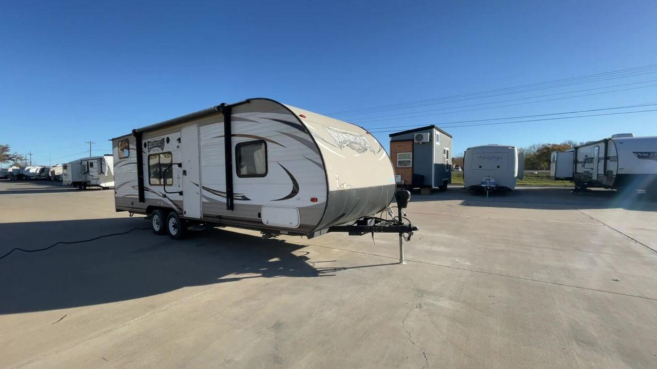 2016 WHITE WILDWOOD X-LITE 261BHXL - (4X4TWDB2XG7) , Length: 29.08 ft. | Dry Weight: 4,314 lbs. | Slides: 0 transmission, located at 4319 N Main St, Cleburne, TX, 76033, (817) 678-5133, 32.385960, -97.391212 - Photo #3