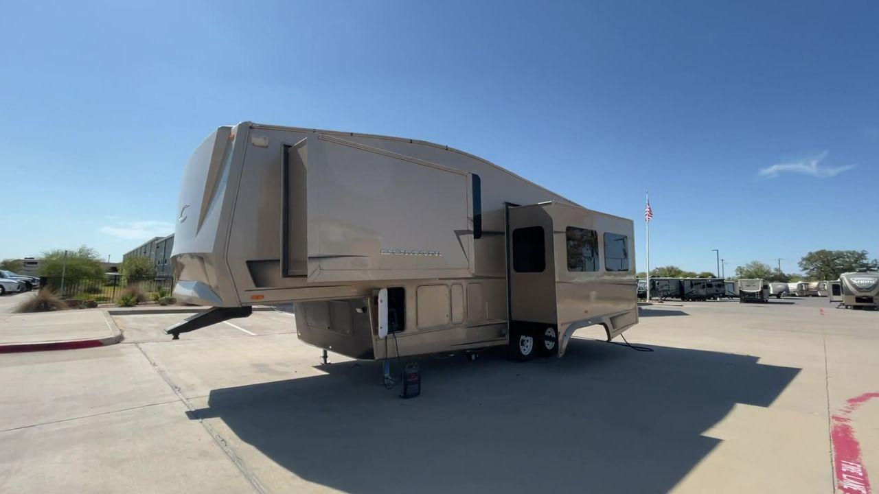 2008 BROWN DOMANI DF300 - (16F62M3PX81) , Length: 31.67 ft. | Dry Weight: 9,240 lbs. | Slides: 2 transmission, located at 4319 N Main Street, Cleburne, TX, 76033, (817) 221-0660, 32.435829, -97.384178 - This is a versatile and compact RV designed for adventure seekers and travel enthusiasts. This sleek and aerodynamic unit boasts a length of 30 feet, providing the perfect balance between maneuverability and spaciousness. Equipped with a powerful 6.8L Triton V10 engine, this motorhome ensures a smoo - Photo #5
