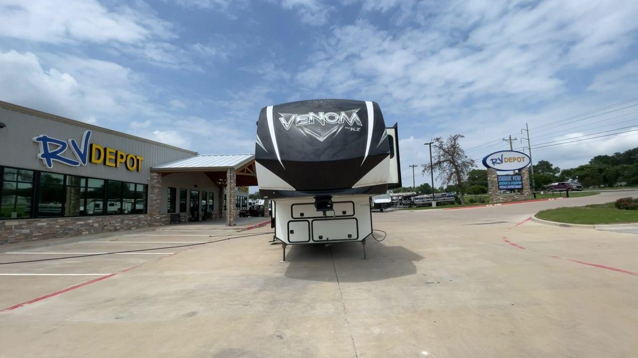 2017 BLACK VENOM 4013TK - (4EZFH4039H6) , Length: 43.33 ft. | Dry Weight: 14,760 lbs. | Gross Weight: 19,000 lbs. | Slides: 3 transmission, located at 4319 N Main Street, Cleburne, TX, 76033, (817) 221-0660, 32.435829, -97.384178 - With the 2017 Venom 4013TK, you can enjoy the highest level of luxury and usefulness. This impressive fifth wheel is 43.33 feet long, so it has plenty of room for your living space and storage for all your camping stuff. It is the right mix of strength and ease of towing, with a dry weight of 14,760 - Photo #4