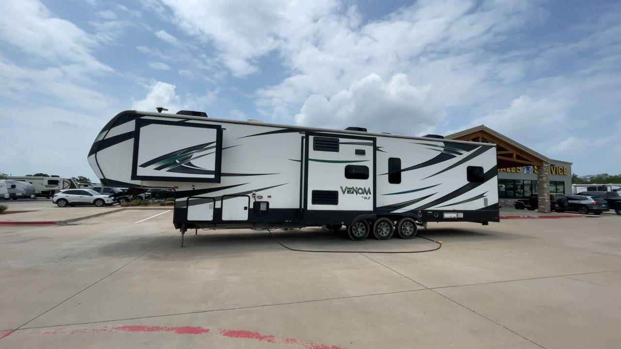 2017 BLACK VENOM 4013TK - (4EZFH4039H6) , Length: 43.33 ft. | Dry Weight: 14,760 lbs. | Gross Weight: 19,000 lbs. | Slides: 3 transmission, located at 4319 N Main Street, Cleburne, TX, 76033, (817) 221-0660, 32.435829, -97.384178 - With the 2017 Venom 4013TK, you can enjoy the highest level of luxury and usefulness. This impressive fifth wheel is 43.33 feet long, so it has plenty of room for your living space and storage for all your camping stuff. It is the right mix of strength and ease of towing, with a dry weight of 14,760 - Photo #6