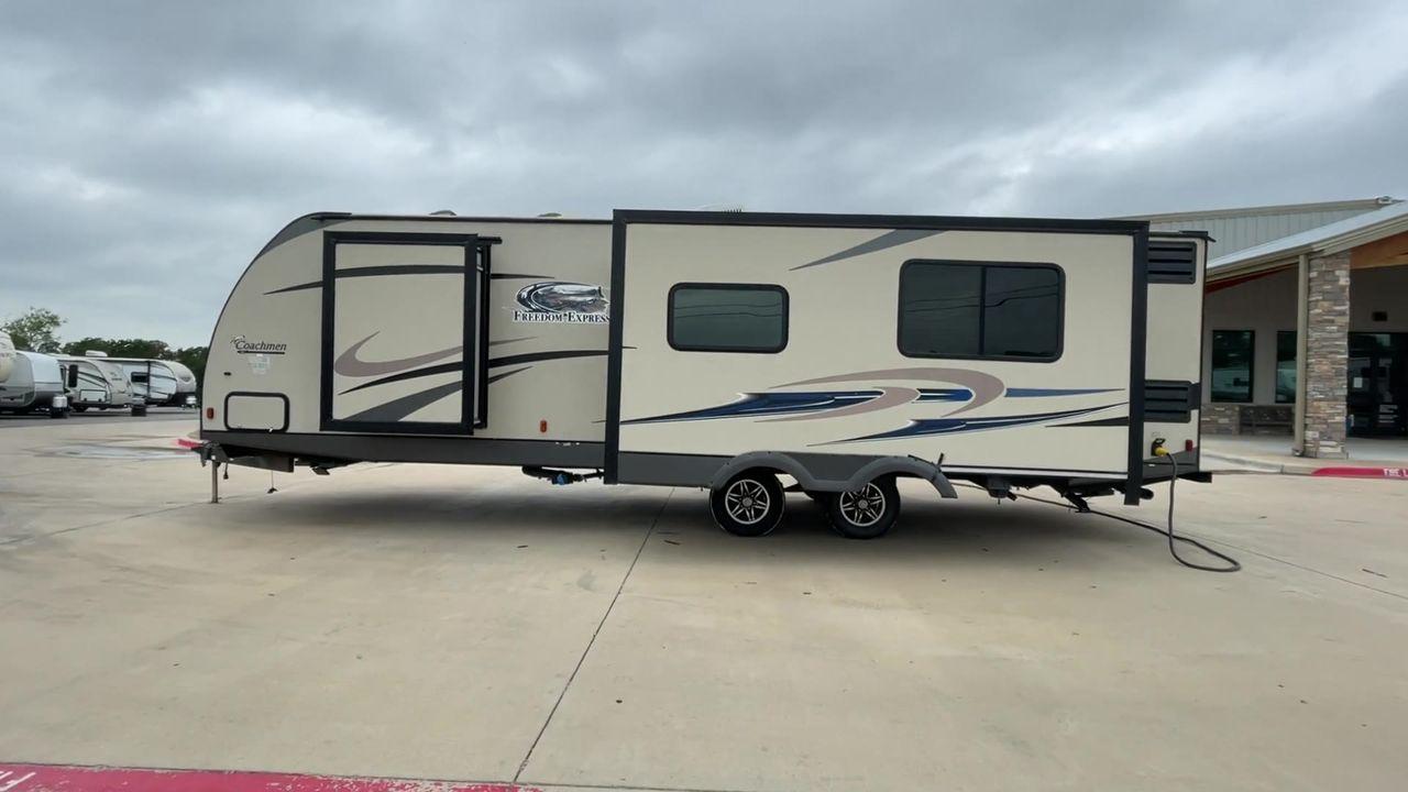 2015 TAN FREEDOM EXPRESS 305RKDS (5ZT2FEWB1FA) , Length: 34.5 ft. | Dry Weight: 6,199 lbs | Gross Weight: 9,500 lbs. | Slides: 2 transmission, located at 4319 N Main Street, Cleburne, TX, 76033, (817) 221-0660, 32.435829, -97.384178 - The 2015 Freedom Express 305RKDS is a travel trailer designed to deliver an exceptional camping experience, combining freedom and comfort in every detail. It boasts a rear kitchen layout, providing a unique and functional living space. The rear kitchen is equipped with high-end appliances, ample cou - Photo #6