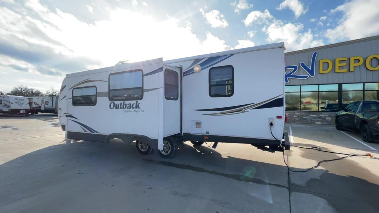 2012 WHITE KEYSTONE OUTBACK 292BH (4YDT29225CB) , Length: 32.75 | Dry Weight: 6,559 lbs. | Gross Weight: 8,200 lbs. | Slides: 1 transmission, located at 4319 N Main Street, Cleburne, TX, 76033, (817) 221-0660, 32.435829, -97.384178 - The 2012 Keystone Outback 292BH is a versatile and well-equipped travel trailer perfect for enjoyable family adventures. This model offers a great balance between spaciousness and towability, with a length of 32.75 feet and a dry weight of 6,559 pounds. With a single slide, the Outback 292BH provide - Photo #7
