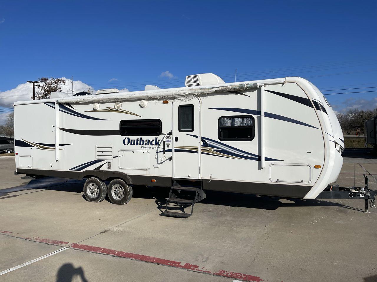 2012 WHITE KEYSTONE OUTBACK 292BH (4YDT29225CB) , Length: 32.75 | Dry Weight: 6,559 lbs. | Gross Weight: 8,200 lbs. | Slides: 1 transmission, located at 4319 N Main St, Cleburne, TX, 76033, (817) 678-5133, 32.385960, -97.391212 - Photo #24