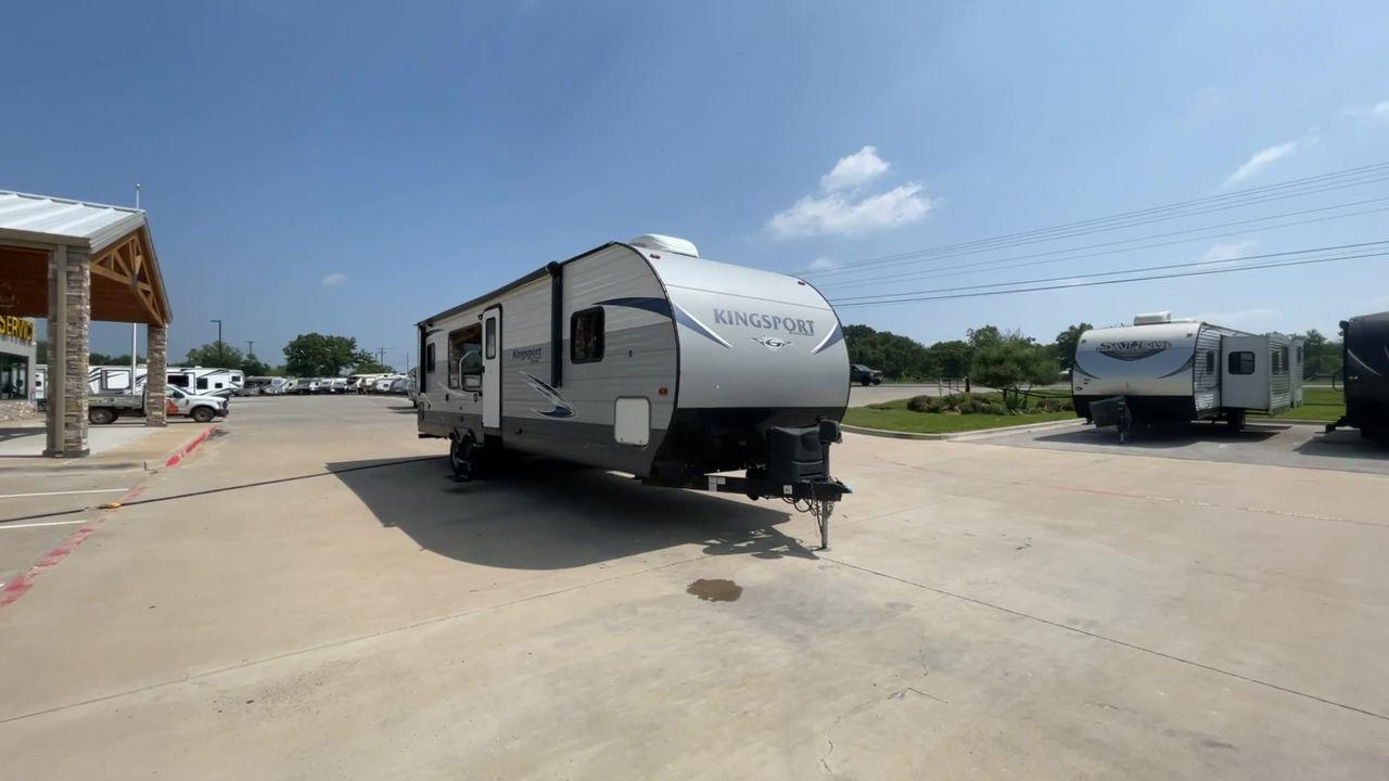 2019 GRAY GULF STREAM KINGSPORT 295SBW - (1NL1G3524K1) , Length: 34.5 ft | Dry Weight: 6,778 lbs | Slides: 1 transmission, located at 4319 N Main Street, Cleburne, TX, 76033, (817) 221-0660, 32.435829, -97.384178 - The 2019 Gulf Stream Kingsport 295SBW combines comfort and functionality in a well-designed package. This travel trailer is ready to meet your demands on the road. The Gulf Stream Kingsport 295SBW is 34.5 feet long and has a dry weight of 6,778 pounds, striking a compromise between size and maneuver - Photo #4