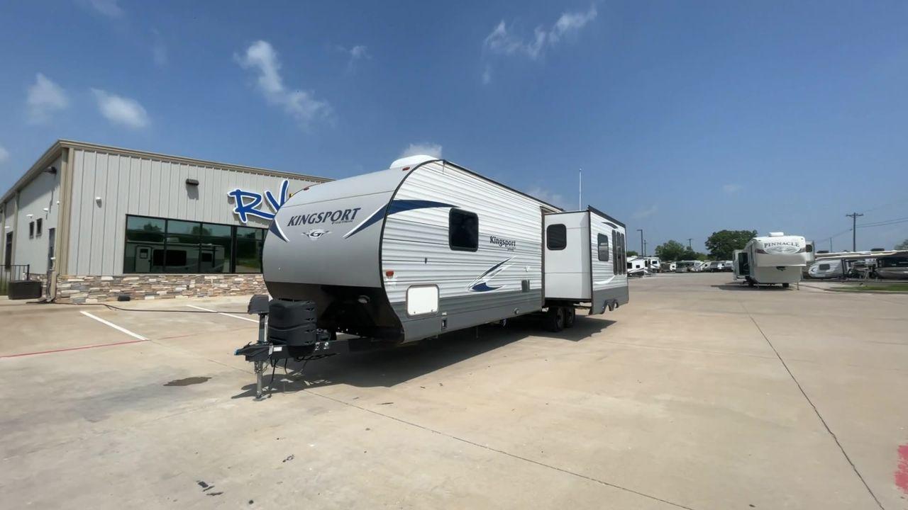 2019 GRAY GULF STREAM KINGSPORT 295SBW - (1NL1G3524K1) , Length: 34.5 ft | Dry Weight: 6,778 lbs | Slides: 1 transmission, located at 4319 N Main Street, Cleburne, TX, 76033, (817) 221-0660, 32.435829, -97.384178 - The 2019 Gulf Stream Kingsport 295SBW combines comfort and functionality in a well-designed package. This travel trailer is ready to meet your demands on the road. The Gulf Stream Kingsport 295SBW is 34.5 feet long and has a dry weight of 6,778 pounds, striking a compromise between size and maneuver - Photo #6