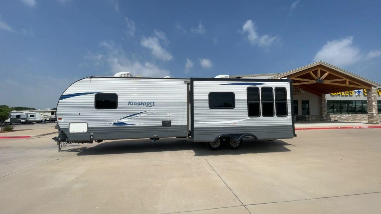 2019 GRAY GULF STREAM KINGSPORT 295SBW - (1NL1G3524K1) , Length: 34.5 ft | Dry Weight: 6,778 lbs | Slides: 1 transmission, located at 4319 N Main Street, Cleburne, TX, 76033, (817) 221-0660, 32.435829, -97.384178 - The 2019 Gulf Stream Kingsport 295SBW combines comfort and functionality in a well-designed package. This travel trailer is ready to meet your demands on the road. The Gulf Stream Kingsport 295SBW is 34.5 feet long and has a dry weight of 6,778 pounds, striking a compromise between size and maneuver - Photo #7