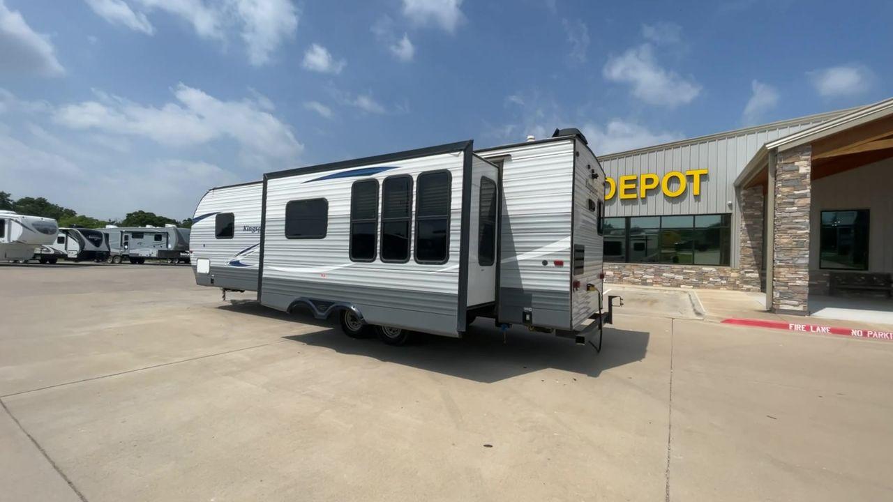 2019 GRAY GULF STREAM KINGSPORT 295SBW - (1NL1G3524K1) , Length: 34.5 ft | Dry Weight: 6,778 lbs | Slides: 1 transmission, located at 4319 N Main Street, Cleburne, TX, 76033, (817) 221-0660, 32.435829, -97.384178 - The 2019 Gulf Stream Kingsport 295SBW combines comfort and functionality in a well-designed package. This travel trailer is ready to meet your demands on the road. The Gulf Stream Kingsport 295SBW is 34.5 feet long and has a dry weight of 6,778 pounds, striking a compromise between size and maneuver - Photo #8