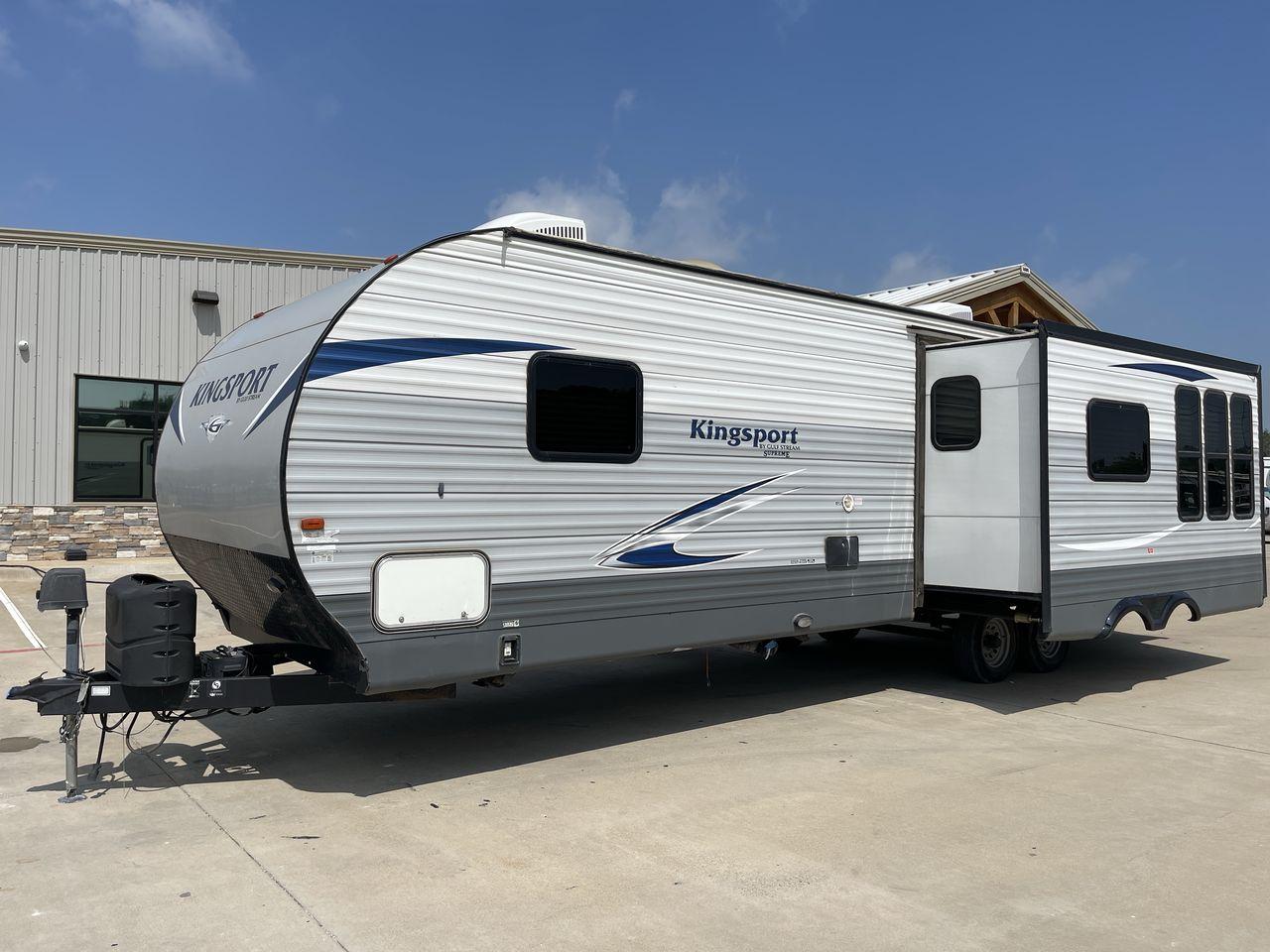 2019 GRAY GULF STREAM KINGSPORT 295SBW - (1NL1G3524K1) , Length: 34.5 ft | Dry Weight: 6,778 lbs | Slides: 1 transmission, located at 4319 N Main Street, Cleburne, TX, 76033, (817) 221-0660, 32.435829, -97.384178 - The 2019 Gulf Stream Kingsport 295SBW combines comfort and functionality in a well-designed package. This travel trailer is ready to meet your demands on the road. The Gulf Stream Kingsport 295SBW is 34.5 feet long and has a dry weight of 6,778 pounds, striking a compromise between size and maneuver - Photo #23