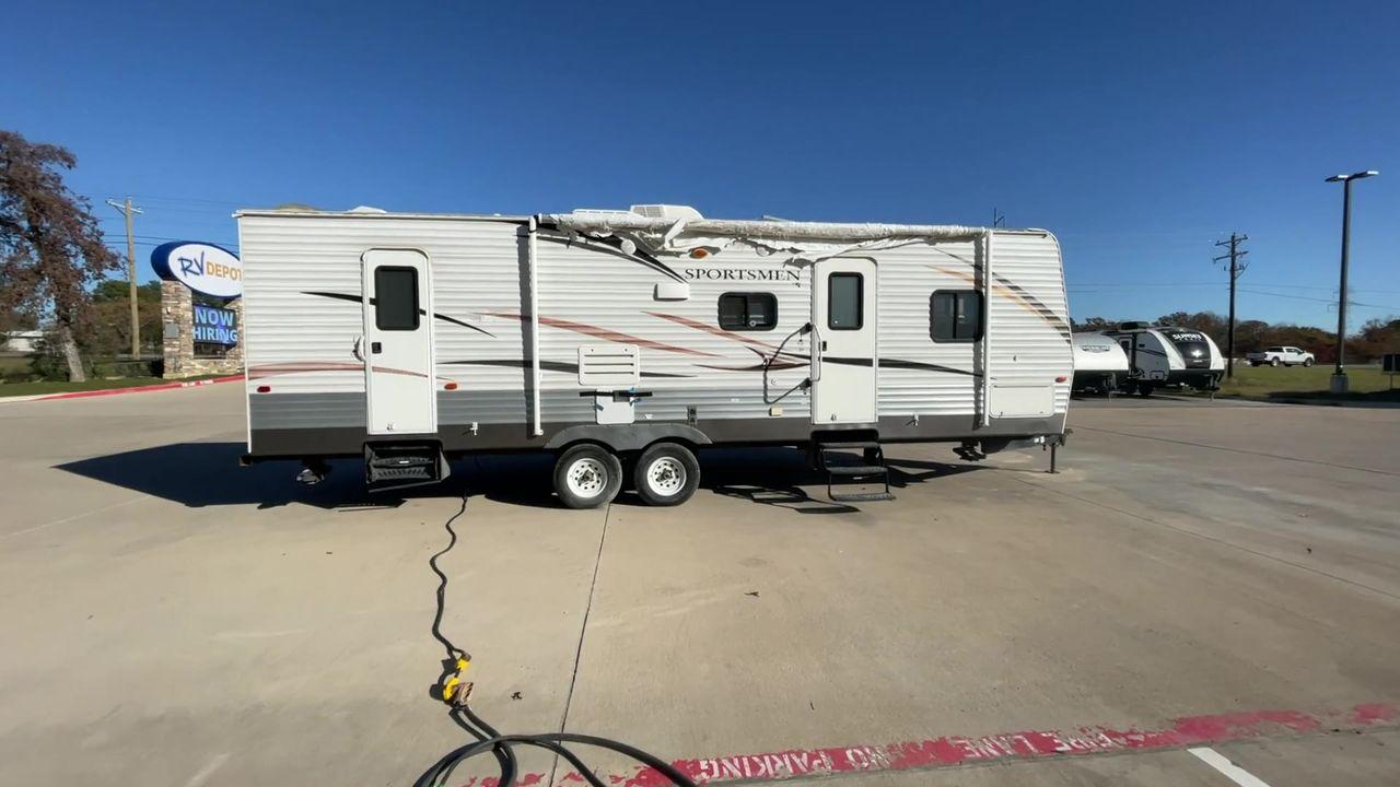 2013 WHITE KZ SPORTZMEN 301BH (4EZTS3029D5) , Length: 32.5 ft. | Dry Weight: 6,280 lbs. | Gross Weight: 8,000 lbs. | Slides: 1 transmission, located at 4319 N Main St, Cleburne, TX, 76033, (817) 678-5133, 32.385960, -97.391212 - Photo #2