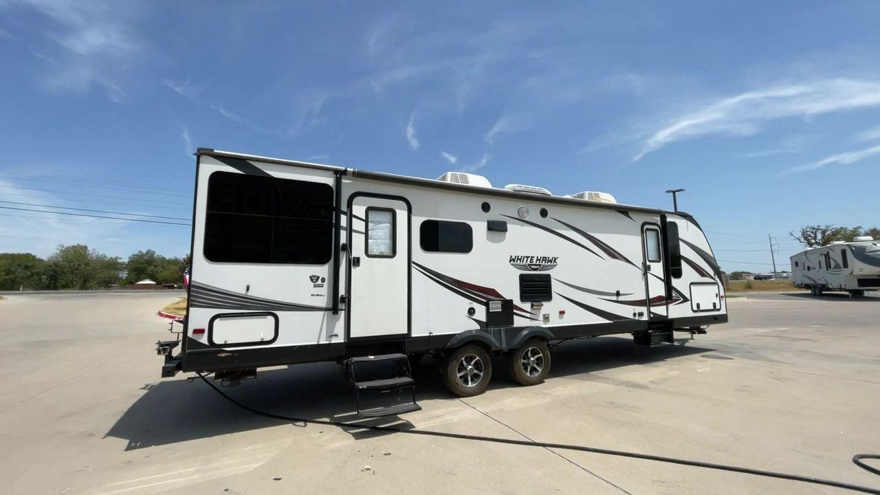 2017 WHITE JAYCO WHITE HAWK 30RDS - (1UJBJ0BS3H1) , Length: 35.25 ft. | Dry Weight: 6,620 lbs | Gross Weight: 8,500 | Slides: 1 transmission, located at 4319 N Main St, Cleburne, TX, 76033, (817) 678-5133, 32.385960, -97.391212 - The 2017 Jayco White Hawk 30RDS is a versatile and well-crafted travel trailer, measuring 35 feet in length and boasting a dry weight of 6,620 lbs with a GVWR of 8,500 lbs. Designed to accommodate 4-6 people, this trailer features an I-Class structural I-beam frame and vacuum-bonded laminated fiberg - Photo #1