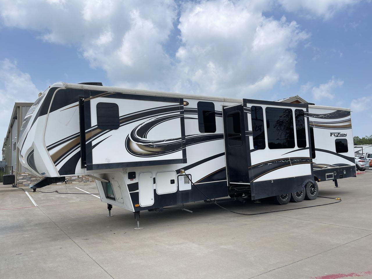 2014 WHITE KEYSTONE FUZION M-399 (4YDF39939EF) , Length: 41 ft. | Dry Weight: 14,100 lbs. | Gross Weight: 18,000 lbs. | Slides: 3 transmission, located at 4319 N Main Street, Cleburne, TX, 76033, (817) 221-0660, 32.435829, -97.384178 - The 2014 Keystone Fuzion M-399 offers exceptional value for its price. With its white exterior color, this RV stands out on the road and is sure to turn heads wherever you go. Measuring 41 ft. in length, this toy hauler provides ample space for you and your loved ones to relax and enjoy your travels - Photo #25