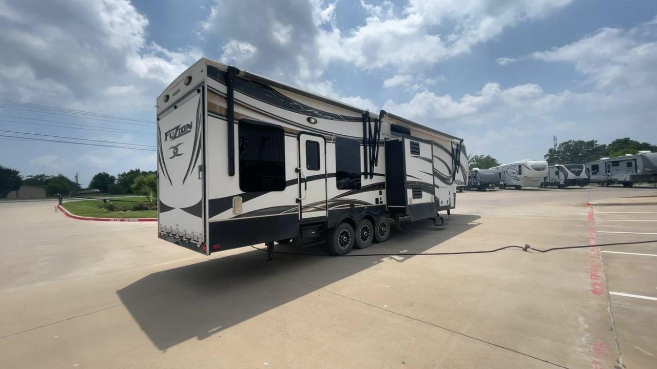 2014 WHITE KEYSTONE FUZION M-399 (4YDF39939EF) , Length: 41 ft. | Dry Weight: 14,100 lbs. | Gross Weight: 18,000 lbs. | Slides: 3 transmission, located at 4319 N Main St, Cleburne, TX, 76033, (817) 678-5133, 32.385960, -97.391212 - Photo #1