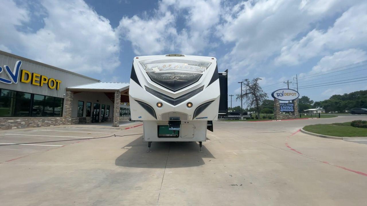 2014 WHITE KEYSTONE FUZION M-399 (4YDF39939EF) , Length: 41 ft. | Dry Weight: 14,100 lbs. | Gross Weight: 18,000 lbs. | Slides: 3 transmission, located at 4319 N Main St, Cleburne, TX, 76033, (817) 678-5133, 32.385960, -97.391212 - The 2014 Keystone Fuzion M-399 offers exceptional value for its price. With its white exterior color, this RV stands out on the road and is sure to turn heads wherever you go. Measuring 41 ft. in length, this toy hauler provides ample space for you and your loved ones to relax and enjoy your travels - Photo #4
