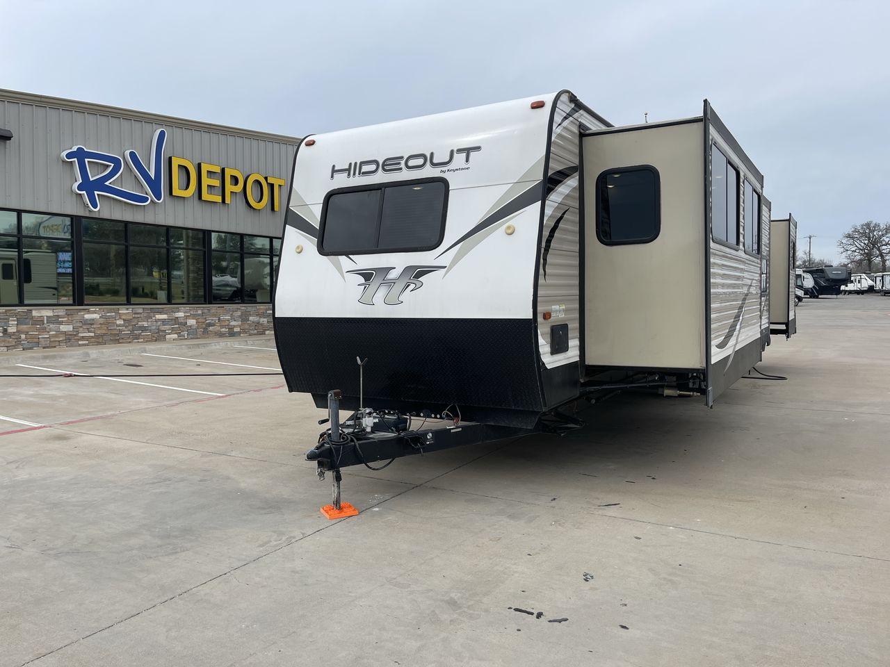 photo of 2019 HIDEOUT 38FKTS TRAVEL TRAILER