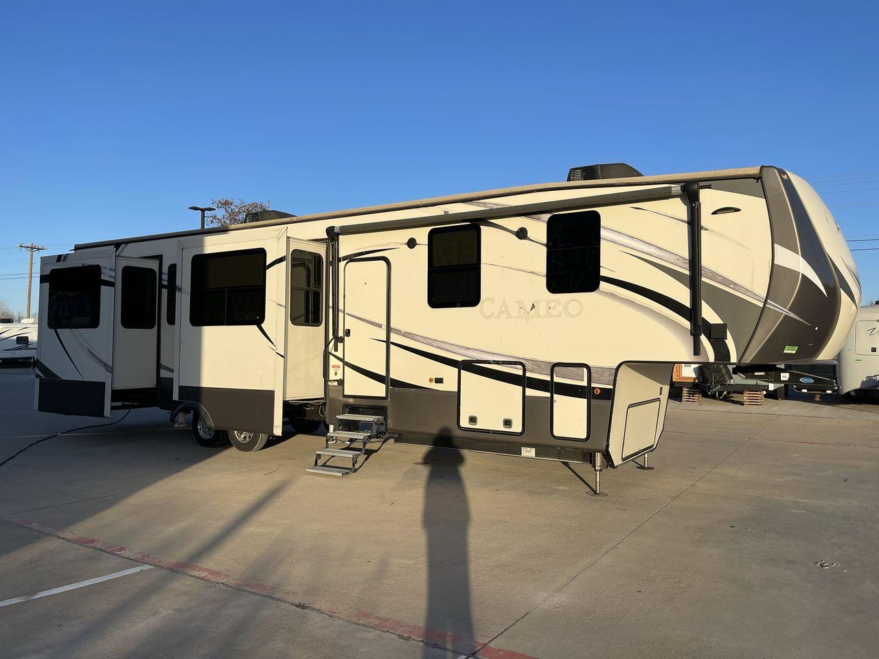 2017 TAN CAMEO 3701RD (4V0FC3727HR) , Length: 42.08 ft. | Dry Weight: 13,848 lbs. | Gross Weight: 16,678 lbs. | Slides: 5 transmission, located at 4319 N Main Street, Cleburne, TX, 76033, (817) 221-0660, 32.435829, -97.384178 - At 42.08 feet in length and boasting five slideouts, the Cameo 3701RD is a masterclass in RV luxury that beckons you to embark on a journey where every mile is marked by comfort, style, and unparalleled sophistication. Crafted by CrossRoads RV, the Cameo series is celebrated for its unparalleled cra - Photo #23