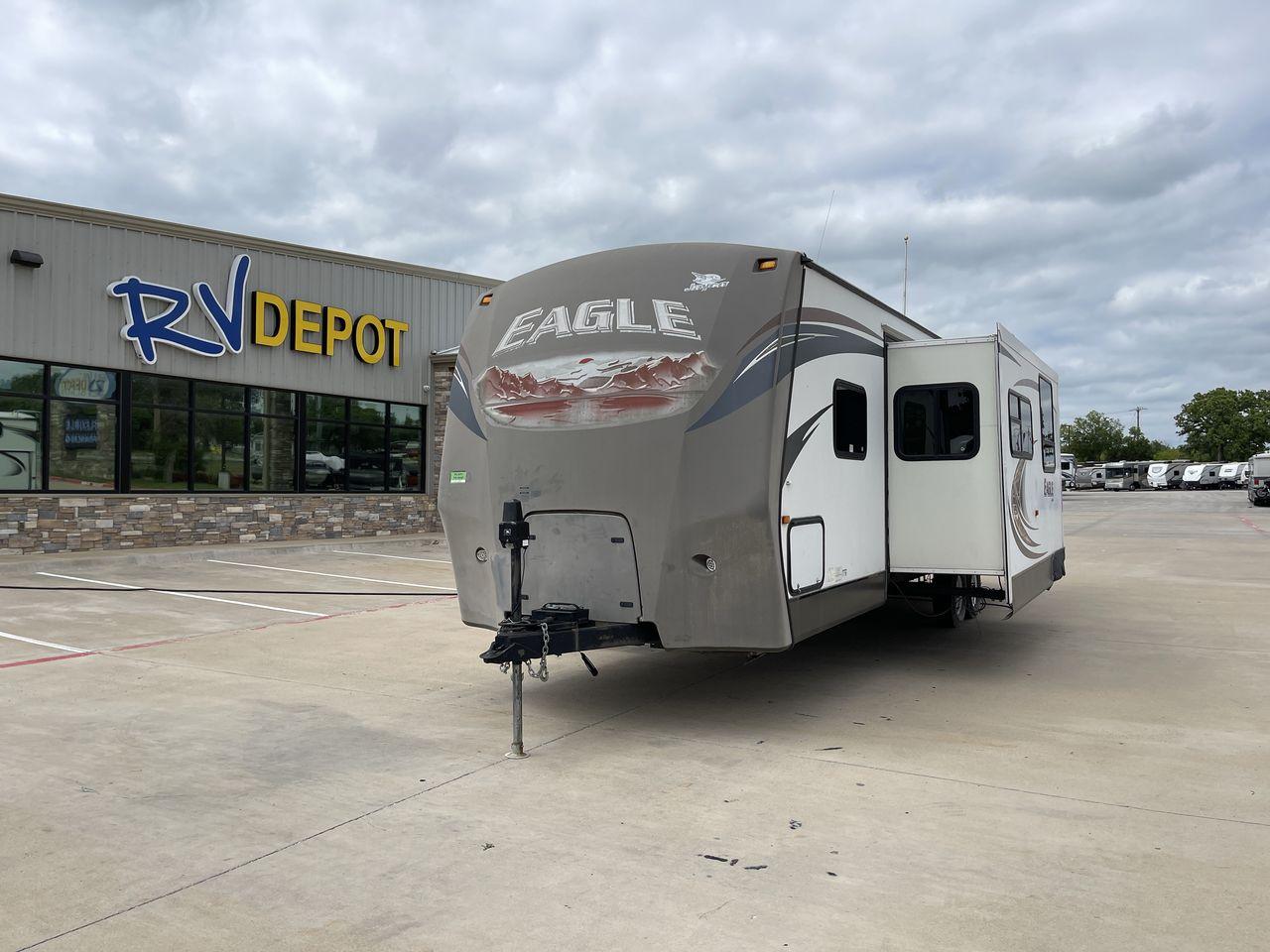 2013 JAYCO EAGLE 314BDS (1UJBJ0BSXD1) , Length: 32.58 ft. | Dry Weight: 7,465 lbs. | Gross Weight: 9,975 lbs. | Slides: 2 transmission, located at 4319 N Main St, Cleburne, TX, 76033, (817) 678-5133, 32.385960, -97.391212 - Photo #25