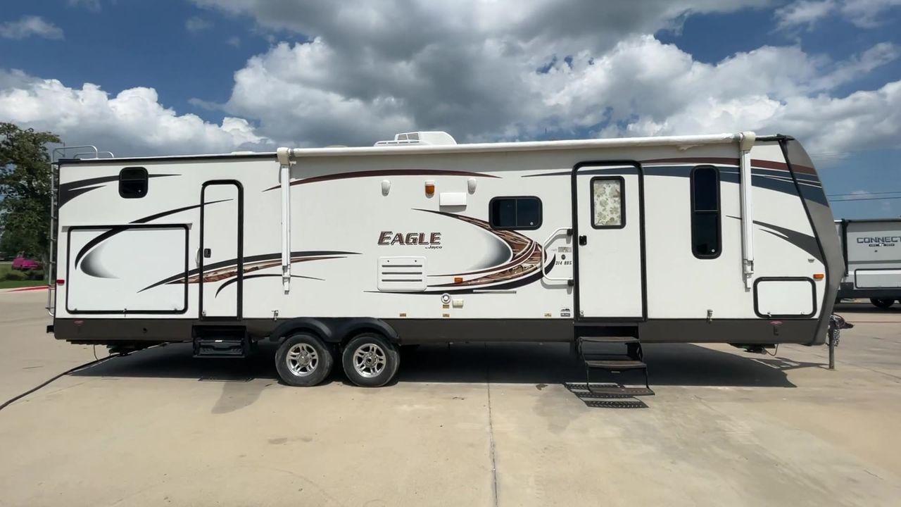 2013 JAYCO EAGLE 314BDS (1UJBJ0BSXD1) , Length: 32.58 ft. | Dry Weight: 7,465 lbs. | Gross Weight: 9,975 lbs. | Slides: 2 transmission, located at 4319 N Main St, Cleburne, TX, 76033, (817) 678-5133, 32.385960, -97.391212 - Photo #27