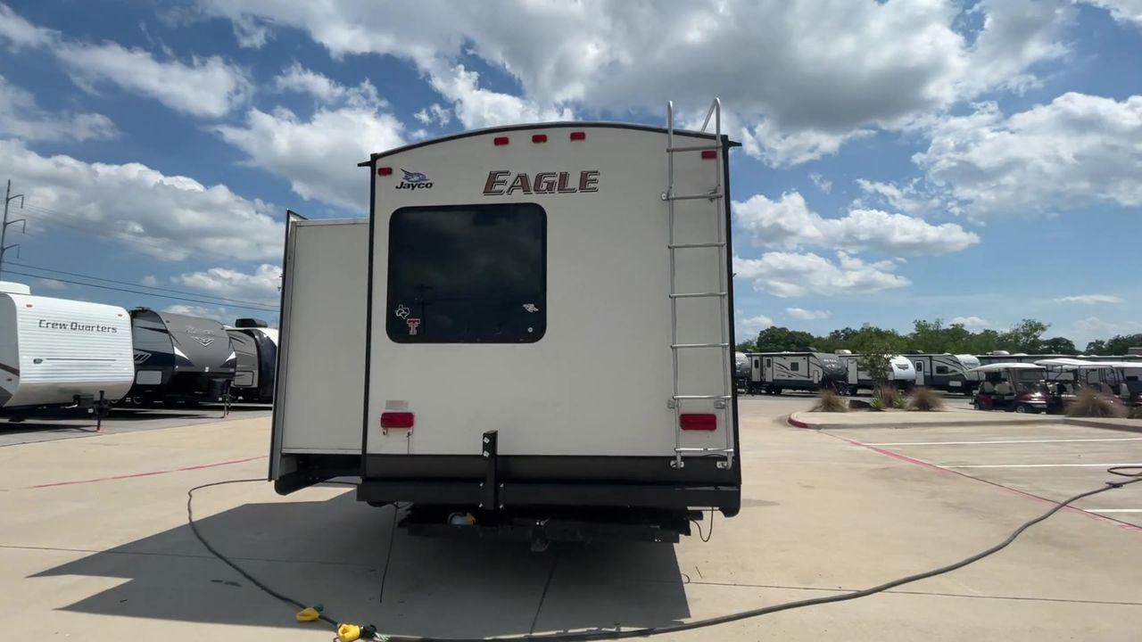 2013 JAYCO EAGLE 314BDS (1UJBJ0BSXD1) , Length: 32.58 ft. | Dry Weight: 7,465 lbs. | Gross Weight: 9,975 lbs. | Slides: 2 transmission, located at 4319 N Main St, Cleburne, TX, 76033, (817) 678-5133, 32.385960, -97.391212 - Photo #33