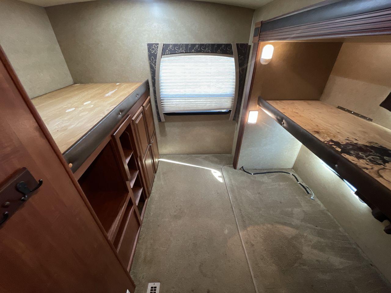 2013 JAYCO EAGLE 314BDS (1UJBJ0BSXD1) , Length: 32.58 ft. | Dry Weight: 7,465 lbs. | Gross Weight: 9,975 lbs. | Slides: 2 transmission, located at 4319 N Main Street, Cleburne, TX, 76033, (817) 221-0660, 32.435829, -97.384178 - Photo #18