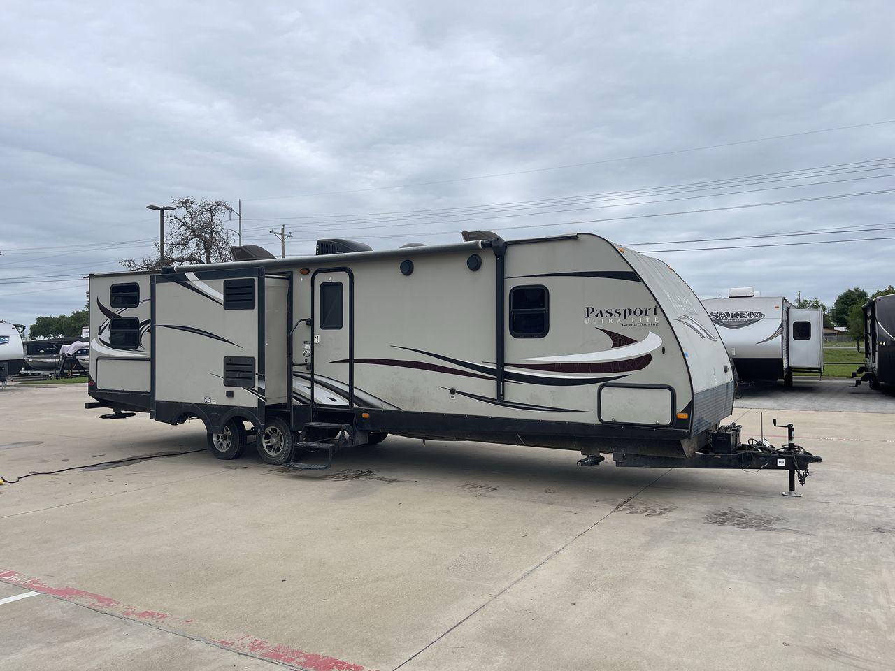 2015 WHITE KEYSTONE PASSPORT 3320 BH - (4YDT33229FT) , Length: 36.83 ft. | Dry Weight: 6,590 lbs. | Gross Weight: 8,000 lbs. | Slides: 3 transmission, located at 4319 N Main Street, Cleburne, TX, 76033, (817) 221-0660, 32.435829, -97.384178 - With the 2015 Keystone Passport 3320BH travel trailer, you can easily bring friends along for a fun camping adventure. This unit measures 36.83 ft. in length and 10.92 ft. in height. It has a dry weight of 6,590 lbs. with a payload capacity of 1,410 lbs. The GVWR is about 8,000 lbs, and the hitch we - Photo #47