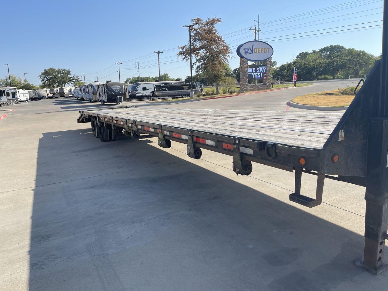 2018 BLACK MAXEY TRAILERS LDX 40 - (5R8GF4027JM) , located at 4319 N Main Street, Cleburne, TX, 76033, (817) 221-0660, 32.435829, -97.384178 - The 2018 Maxey Trailers LDX40 is a top-notch utility trailer that excels in handling a diverse array of hauling tasks. This trailer is perfect for effortlessly transporting equipment, materials, and cargo, thanks to its sturdy construction and adaptable design. The LDX40 is a spacious option, measur - Photo #11