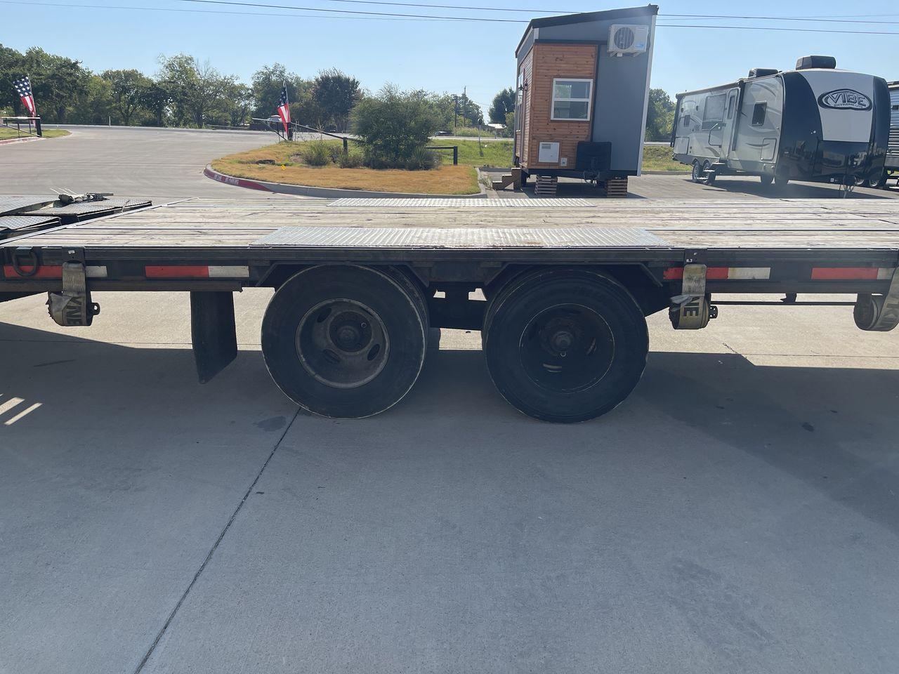 2018 BLACK MAXEY TRAILERS LDX 40 - (5R8GF4027JM) , located at 4319 N Main Street, Cleburne, TX, 76033, (817) 221-0660, 32.435829, -97.384178 - The 2018 Maxey Trailers LDX40 is a top-notch utility trailer that excels in handling a diverse array of hauling tasks. This trailer is perfect for effortlessly transporting equipment, materials, and cargo, thanks to its sturdy construction and adaptable design. The LDX40 is a spacious option, measur - Photo #12