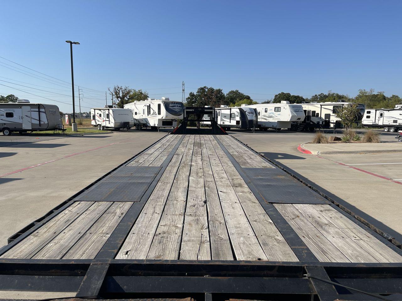 2018 BLACK MAXEY TRAILERS LDX 40 - (5R8GF4027JM) , located at 4319 N Main Street, Cleburne, TX, 76033, (817) 221-0660, 32.435829, -97.384178 - The 2018 Maxey Trailers LDX40 is a top-notch utility trailer that excels in handling a diverse array of hauling tasks. This trailer is perfect for effortlessly transporting equipment, materials, and cargo, thanks to its sturdy construction and adaptable design. The LDX40 is a spacious option, measur - Photo #15