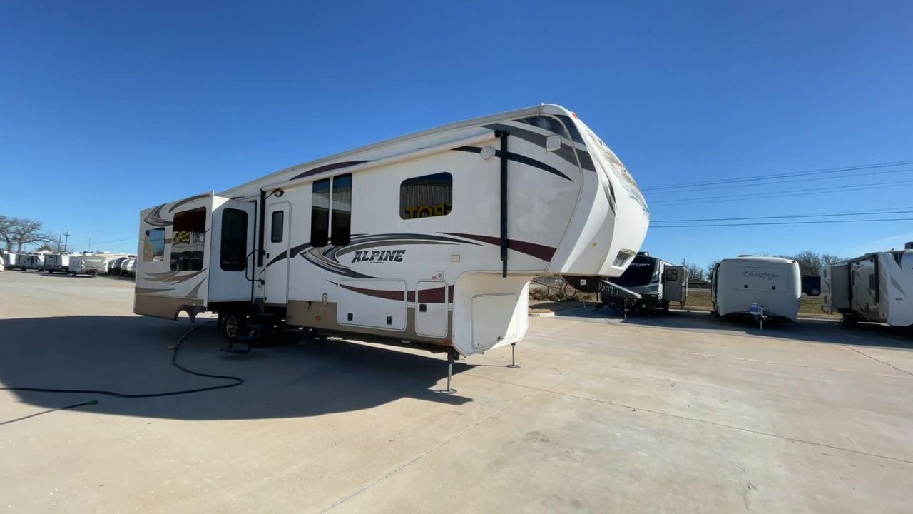 2014 WHITE ALPINE 3500RE - (4YDF35025EE) , Length: 39.17 ft. | Dry Weight: 12,379 lbs. | Gross Weight: 15,500 lbs. | Slides: 4 transmission, located at 4319 N Main St, Cleburne, TX, 76033, (817) 678-5133, 32.385960, -97.391212 - The 2014 Alpine 3500RE fifth wheel combines style and utility. For individuals looking for a luxurious home on wheels, this RV's amenities are precisely crafted and comfort-oriented. The dimensions of this unit are 39.17 ft in length, 8 ft in width, and 12.67 ft in height. It has a dry weight of 12, - Photo #3
