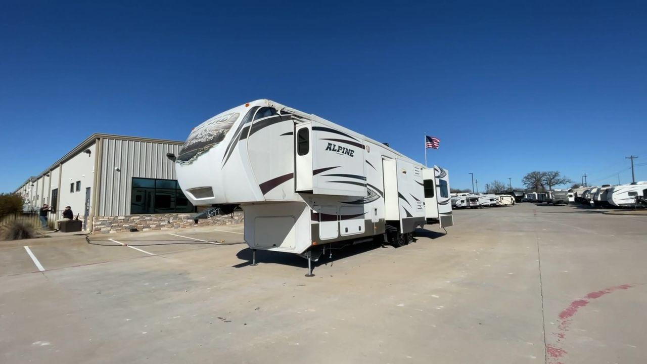 2014 WHITE ALPINE 3500RE - (4YDF35025EE) , Length: 39.17 ft. | Dry Weight: 12,379 lbs. | Gross Weight: 15,500 lbs. | Slides: 4 transmission, located at 4319 N Main St, Cleburne, TX, 76033, (817) 678-5133, 32.385960, -97.391212 - The 2014 Alpine 3500RE fifth wheel combines style and utility. For individuals looking for a luxurious home on wheels, this RV's amenities are precisely crafted and comfort-oriented. The dimensions of this unit are 39.17 ft in length, 8 ft in width, and 12.67 ft in height. It has a dry weight of 12, - Photo #5