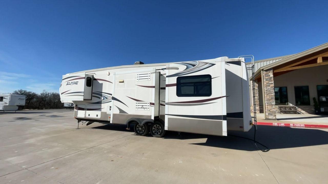 2014 WHITE ALPINE 3500RE - (4YDF35025EE) , Length: 39.17 ft. | Dry Weight: 12,379 lbs. | Gross Weight: 15,500 lbs. | Slides: 4 transmission, located at 4319 N Main St, Cleburne, TX, 76033, (817) 678-5133, 32.385960, -97.391212 - The 2014 Alpine 3500RE fifth wheel combines style and utility. For individuals looking for a luxurious home on wheels, this RV's amenities are precisely crafted and comfort-oriented. The dimensions of this unit are 39.17 ft in length, 8 ft in width, and 12.67 ft in height. It has a dry weight of 12, - Photo #7