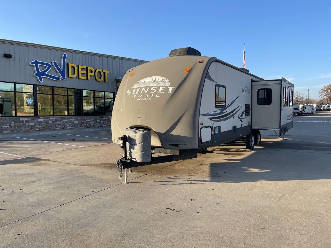 2013 TAN SUNSET TRAIL 30RE - (4V0TC3029DB) , Length: 34.42 ft.| Dry Weight: 6,288 lbs. | Gross Weight: 9,500 lbs. | Slides: 1 transmission, located at 4319 N Main St, Cleburne, TX, 76033, (817) 678-5133, 32.385960, -97.391212 - The 2013 Sunset Trail 30RE CT offers the ideal balance of comfort and flair. This travel trailer is 34.42 feet long, so there's plenty of room for you and your loved ones to relax. With a dry weight of 6,288 pounds and a gross weight of 9,500 pounds, it provides an excellent balance of durability an - Photo #0