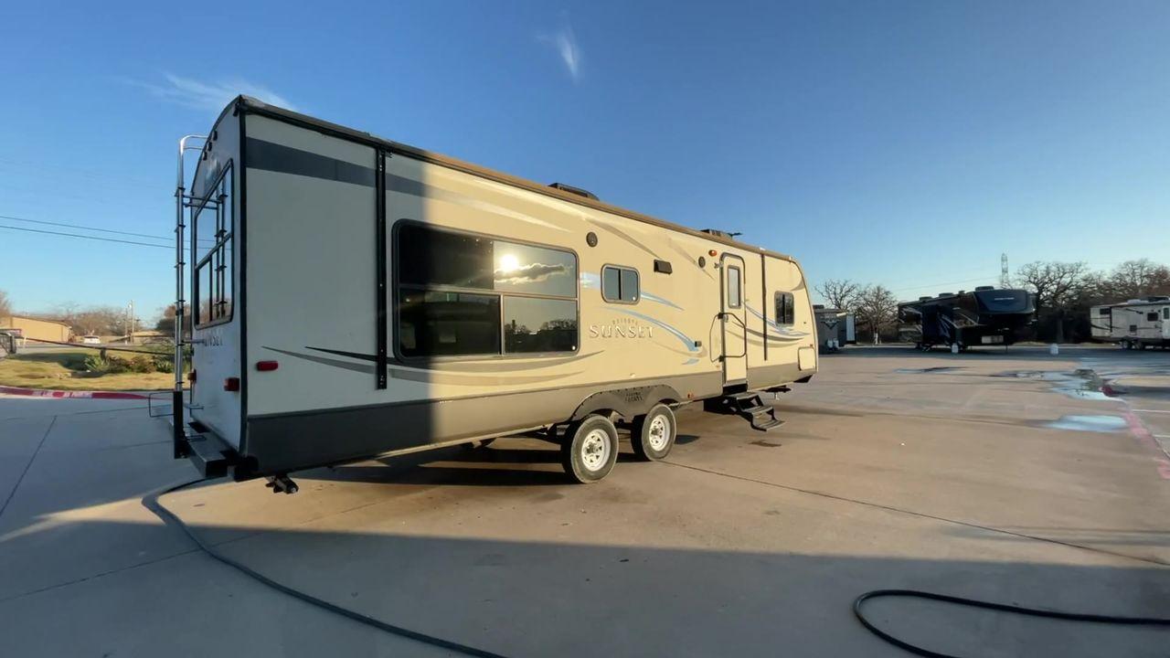 2013 TAN SUNSET TRAIL 30RE - (4V0TC3029DB) , Length: 34.42 ft.| Dry Weight: 6,288 lbs. | Gross Weight: 9,500 lbs. | Slides: 1 transmission, located at 4319 N Main St, Cleburne, TX, 76033, (817) 678-5133, 32.385960, -97.391212 - The 2013 Sunset Trail 30RE CT offers the ideal balance of comfort and flair. This travel trailer is 34.42 feet long, so there's plenty of room for you and your loved ones to relax. With a dry weight of 6,288 pounds and a gross weight of 9,500 pounds, it provides an excellent balance of durability an - Photo #1