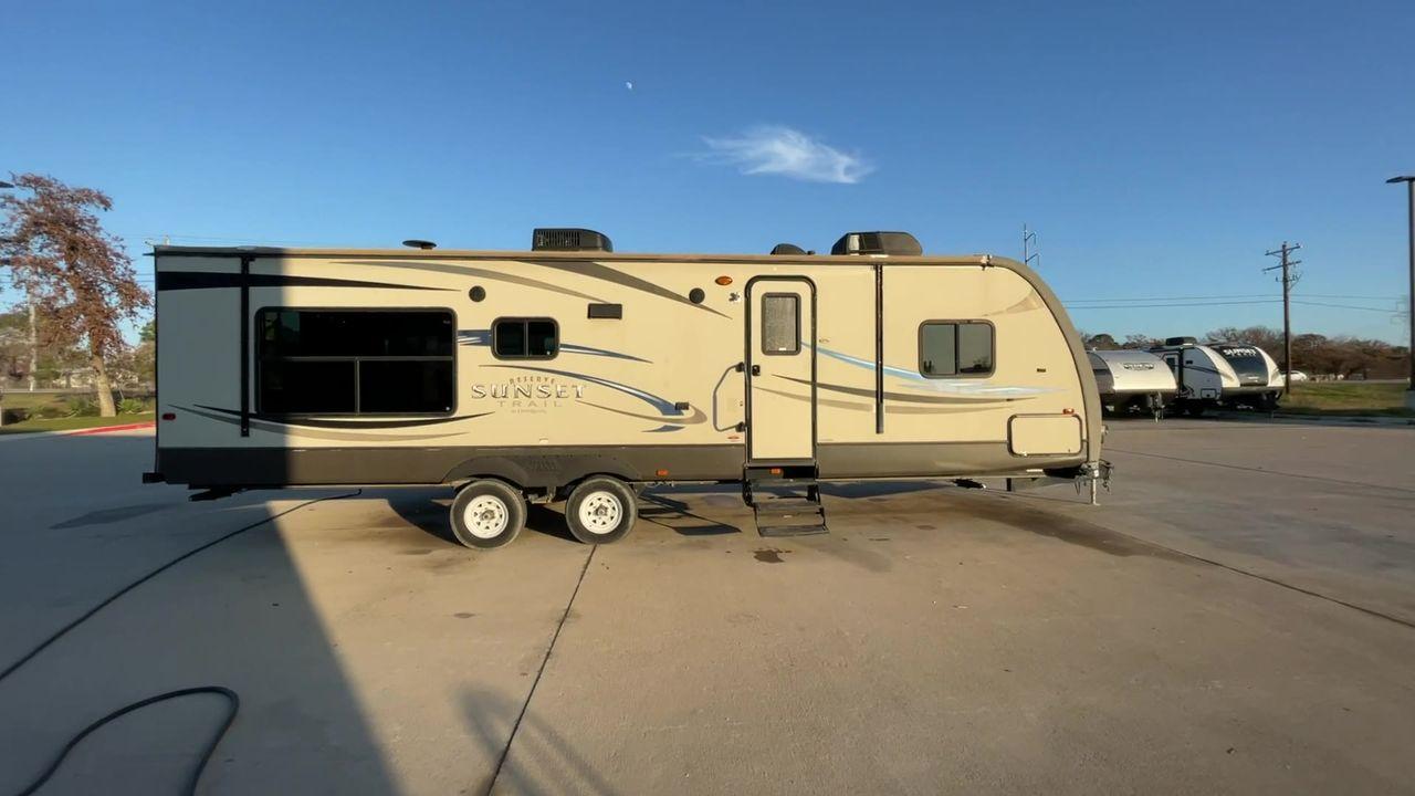 2013 TAN SUNSET TRAIL 30RE - (4V0TC3029DB) , Length: 34.42 ft.| Dry Weight: 6,288 lbs. | Gross Weight: 9,500 lbs. | Slides: 1 transmission, located at 4319 N Main St, Cleburne, TX, 76033, (817) 678-5133, 32.385960, -97.391212 - The 2013 Sunset Trail 30RE CT offers the ideal balance of comfort and flair. This travel trailer is 34.42 feet long, so there's plenty of room for you and your loved ones to relax. With a dry weight of 6,288 pounds and a gross weight of 9,500 pounds, it provides an excellent balance of durability an - Photo #2