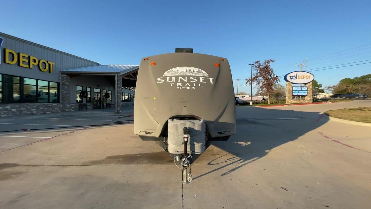 2013 TAN SUNSET TRAIL 30RE - (4V0TC3029DB) , Length: 34.42 ft.| Dry Weight: 6,288 lbs. | Gross Weight: 9,500 lbs. | Slides: 1 transmission, located at 4319 N Main Street, Cleburne, TX, 76033, (817) 221-0660, 32.435829, -97.384178 - The 2013 Sunset Trail 30RE CT offers the ideal balance of comfort and flair. This travel trailer is 34.42 feet long, so there's plenty of room for you and your loved ones to relax. With a dry weight of 6,288 pounds and a gross weight of 9,500 pounds, it provides an excellent balance of durability an - Photo #4