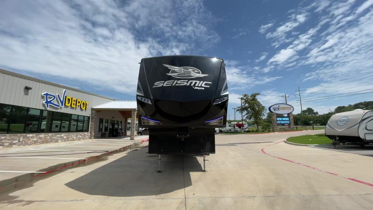 2018 GRAY JAYCO SEISMIC 4250 - (1UJCJSCV5J1) , Length: 44.92 ft. | Dry Weight: 15,570 lbs. | Gross Weight: 20,000 lbs. | Slides: 3 transmission, located at 4319 N Main St, Cleburne, TX, 76033, (817) 678-5133, 32.385960, -97.391212 - Set out to the great outdoors in this 2018 Jayco Seismic 4250 and enjoy all its amenities! This toy hauler measures just a bit under 45 ft. in length and 13.32 ft. in height, providing great space and comfort. It has a dry weight of 15,570 lbs. and a GVWR of 20,000 lbs. It also comes with automatic - Photo #9