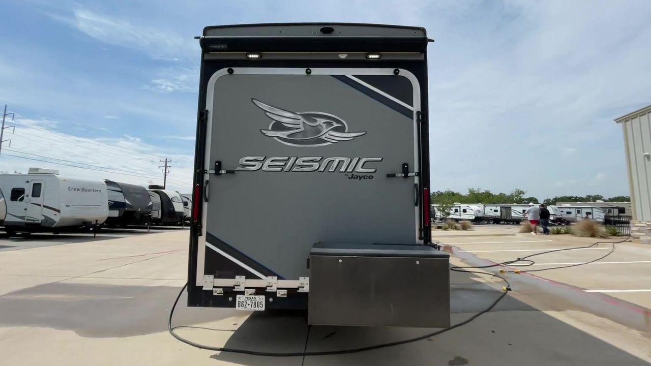 2018 GRAY JAYCO SEISMIC 4250 - (1UJCJSCV5J1) , Length: 44.92 ft. | Dry Weight: 15,570 lbs. | Gross Weight: 20,000 lbs. | Slides: 3 transmission, located at 4319 N Main St, Cleburne, TX, 76033, (817) 678-5133, 32.385960, -97.391212 - Set out to the great outdoors in this 2018 Jayco Seismic 4250 and enjoy all its amenities! This toy hauler measures just a bit under 45 ft. in length and 13.32 ft. in height, providing great space and comfort. It has a dry weight of 15,570 lbs. and a GVWR of 20,000 lbs. It also comes with automatic - Photo #13
