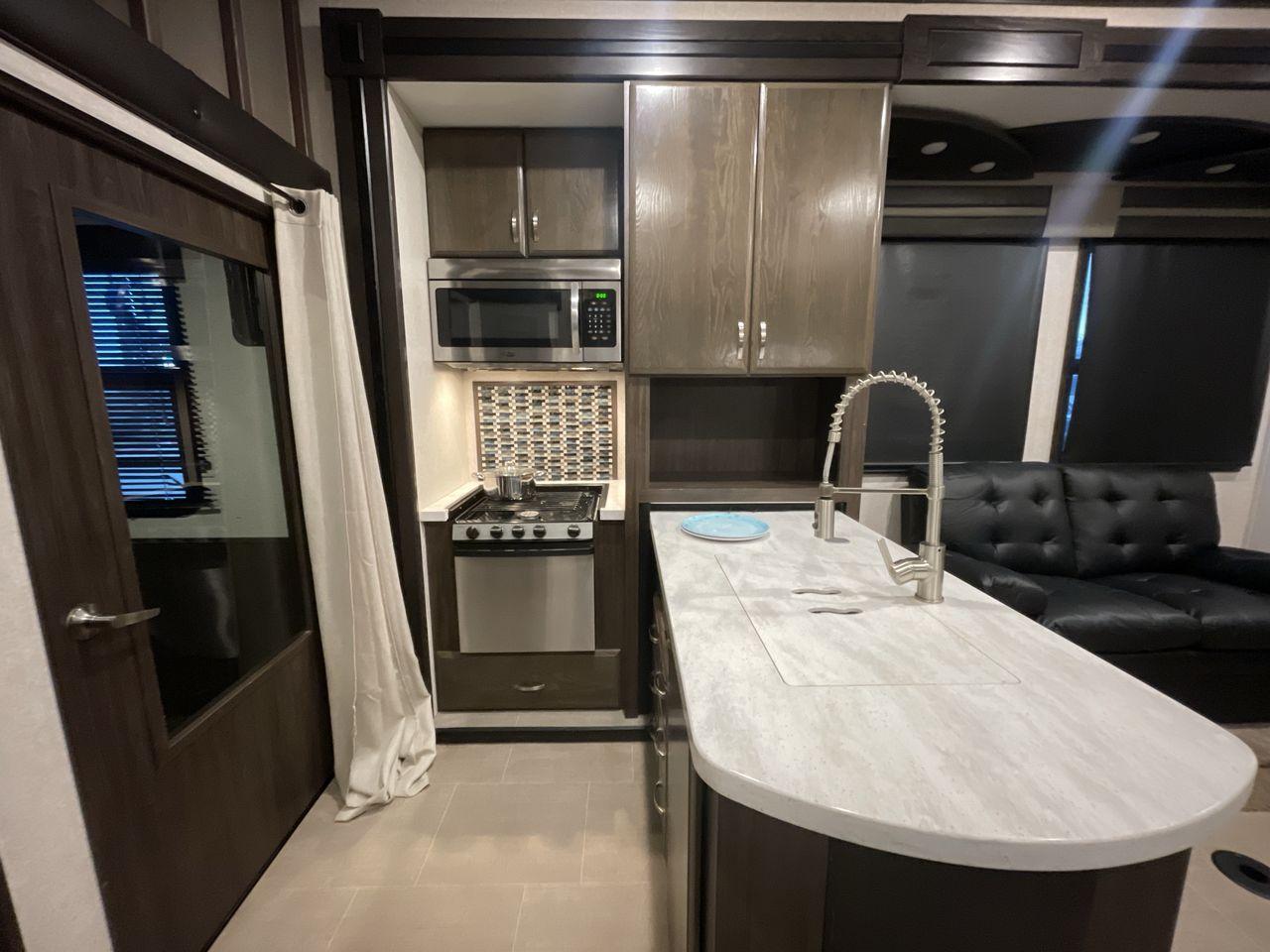 2018 GRAY JAYCO SEISMIC 4250 - (1UJCJSCV5J1) , Length: 44.92 ft. | Dry Weight: 15,570 lbs. | Gross Weight: 20,000 lbs. | Slides: 3 transmission, located at 4319 N Main St, Cleburne, TX, 76033, (817) 678-5133, 32.385960, -97.391212 - Set out to the great outdoors in this 2018 Jayco Seismic 4250 and enjoy all its amenities! This toy hauler measures just a bit under 45 ft. in length and 13.32 ft. in height, providing great space and comfort. It has a dry weight of 15,570 lbs. and a GVWR of 20,000 lbs. It also comes with automatic - Photo #14