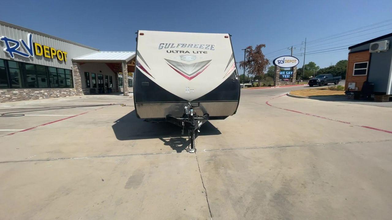 2015 TAN GULF STREAM GULF BREEZE 28RLF - (1NL1XTN24F1) , Length: 30.83 ft. | Dry Weight: 4,763 lbs. | Slides: 1 transmission, located at 4319 N Main St, Cleburne, TX, 76033, (817) 678-5133, 32.385960, -97.391212 - Photo #4