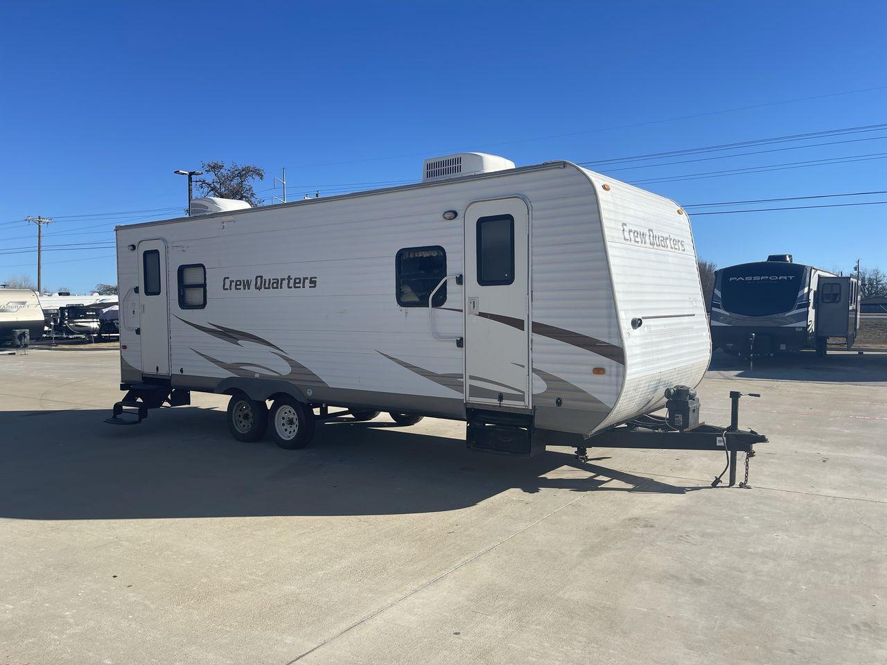 2010 WHITE FOREST RIVER CREW QUARTERS T24-2 - (4X4TWDZ21AR) , Dry Weight: 5,275 lbs | Gross Weight: 7,713 lbs | Slides: 0 transmission, located at 4319 N Main St, Cleburne, TX, 76033, (817) 678-5133, 32.385960, -97.391212 - The 2010 Crew Quarters T24-2 is a cute and cozy travel trailer that comes with lovely features that you would absolutely adore in a camper. It features a corner bunk bed with a nice window on the bottom bunk. It has a mini fridge, a microwave, and a solid surface counter space. A tall double-door ca - Photo #18