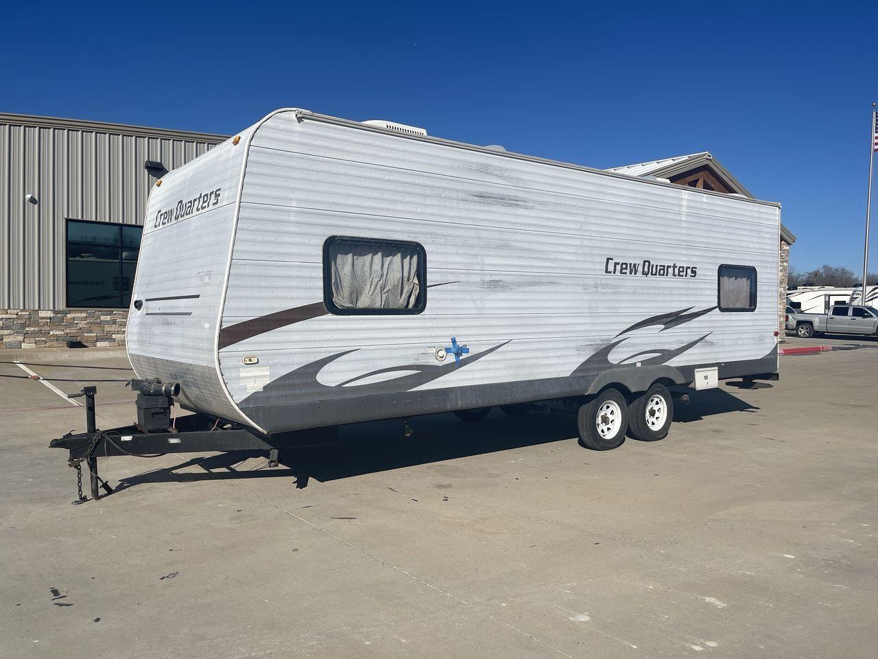 2010 WHITE FOREST RIVER CREW QUARTERS T24-2 - (4X4TWDZ21AR) , Dry Weight: 5,275 lbs | Gross Weight: 7,713 lbs | Slides: 0 transmission, located at 4319 N Main St, Cleburne, TX, 76033, (817) 678-5133, 32.385960, -97.391212 - The 2010 Crew Quarters T24-2 is a cute and cozy travel trailer that comes with lovely features that you would absolutely adore in a camper. It features a corner bunk bed with a nice window on the bottom bunk. It has a mini fridge, a microwave, and a solid surface counter space. A tall double-door ca - Photo #19