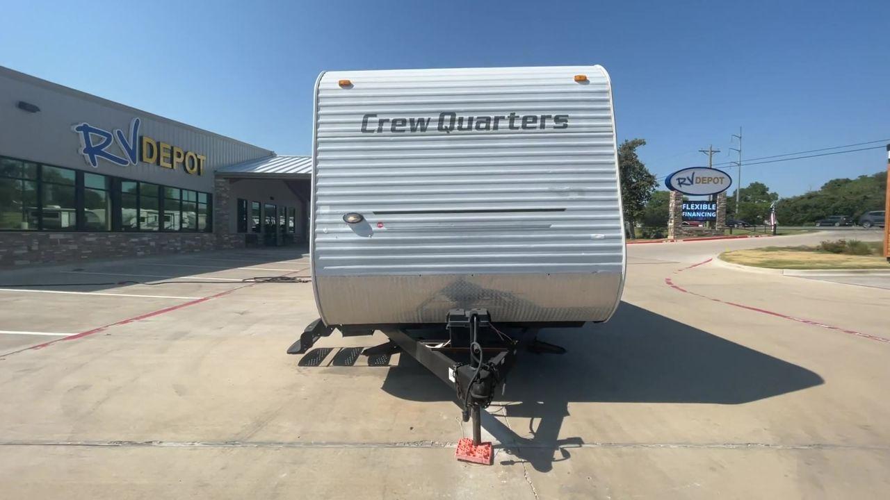 2010 WHITE FOREST RIVER CREW QUARTERS T24-2 - (4X4TWDZ21AR) , Dry Weight: 5,275 lbs | Gross Weight: 7,713 lbs | Slides: 0 transmission, located at 4319 N Main St, Cleburne, TX, 76033, (817) 678-5133, 32.385960, -97.391212 - The 2010 Crew Quarters T24-2 is a cute and cozy travel trailer that comes with lovely features that you would absolutely adore in a camper. It features a corner bunk bed with a nice window on the bottom bunk. It has a mini fridge, a microwave, and a solid surface counter space. A tall double-door ca - Photo #4
