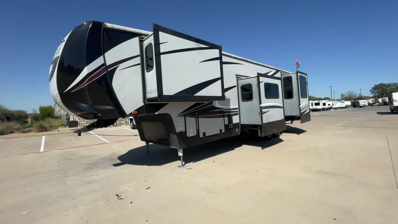 2017 TAN GATEWAY 3712RDMB - (5SFSG4228HE) , Length: 39.5 ft. | Dry Weight: 13,680 lbs. | Gross Weight: 15,500 lbs. | Slides: 4 transmission, located at 4319 N Main Street, Cleburne, TX, 76033, (817) 221-0660, 32.435829, -97.384178 - The 2017 Gateway 3712RDMB Fifth Wheel provides luxurious travel experiences. With a length of 39.5 feet and a dry weight of 13,680 pounds, this amazing RV provides large living accommodations and all of the conveniences you require for a comfortable travel. With a gross weight of 15,500 pounds and f - Photo #7
