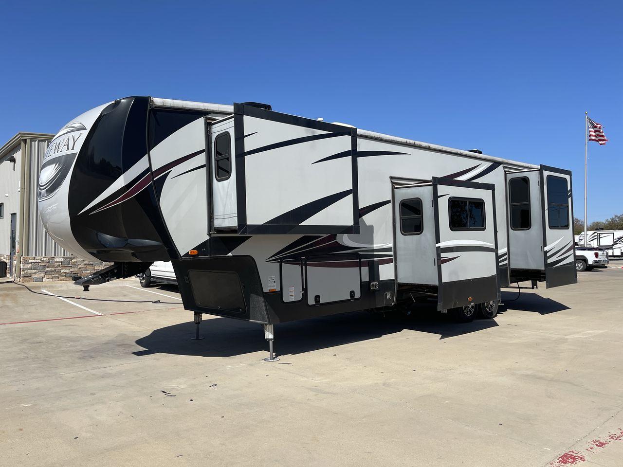2017 TAN GATEWAY 3712RDMB - (5SFSG4228HE) , Length: 39.5 ft. | Dry Weight: 13,680 lbs. | Gross Weight: 15,500 lbs. | Slides: 4 transmission, located at 4319 N Main St, Cleburne, TX, 76033, (817) 678-5133, 32.385960, -97.391212 - Explore more reasons that emphasize the benefits of having this RV as your own. (1) It has Two TVs for entertainment in both the living area and the master bedroom. (2) It has Outside speakers bring the music outdoors for alfresco enjoyment. (3) It has a sleek and durable solid surface counter - Photo #23