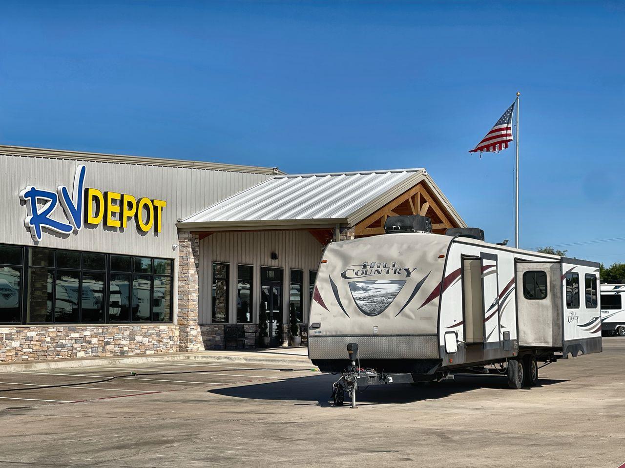 photo of 2015 CROSSROADS HILL COUNTRY TRAVEL TRAILER